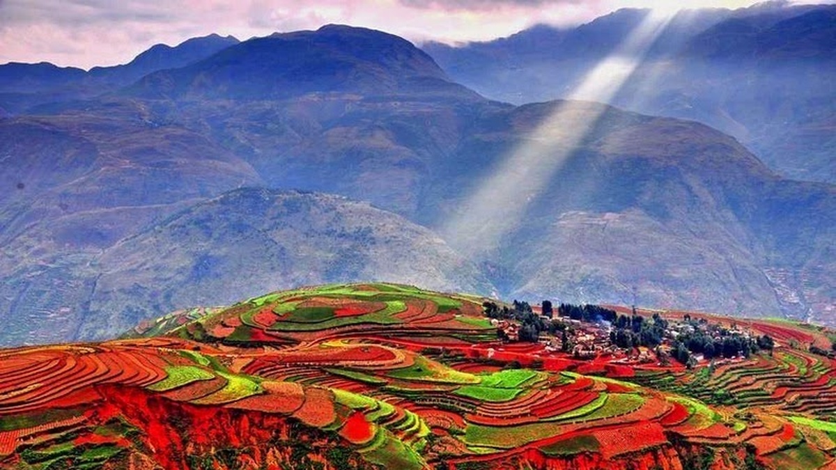 Vẻ đẹp lộng lẫy của miền đất đỏ Đông Xuyên - Du lịch