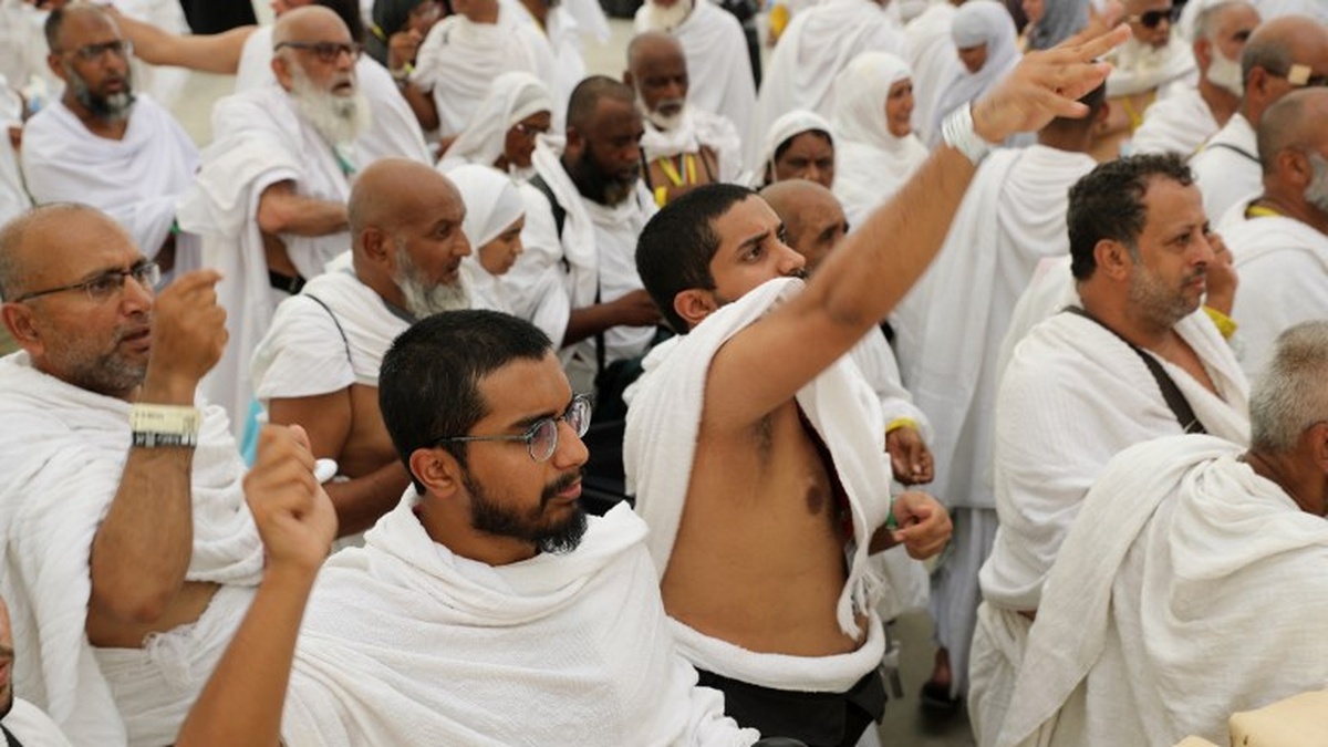 2 triệu người Hồi gi&aacute;o tham gia n&eacute;m đ&aacute; ma quỷ v&agrave; h&agrave;nh ...