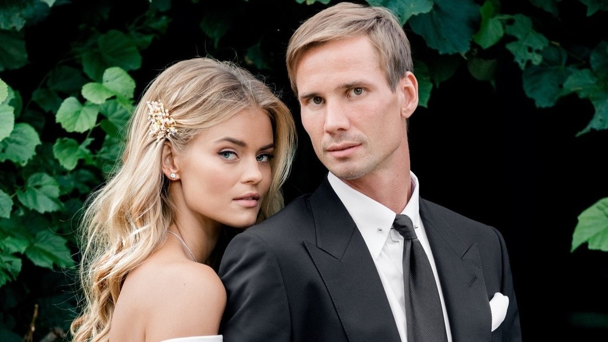 It uslubida siyayotgan ayollar fotosuratlari Saunada yalangoch gozal qizlar