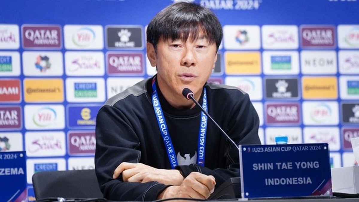 HLV Shin Tae-yong t&aacute;i xuất b&oacute;ng đ&aacute; Indonesia | Znews.vn