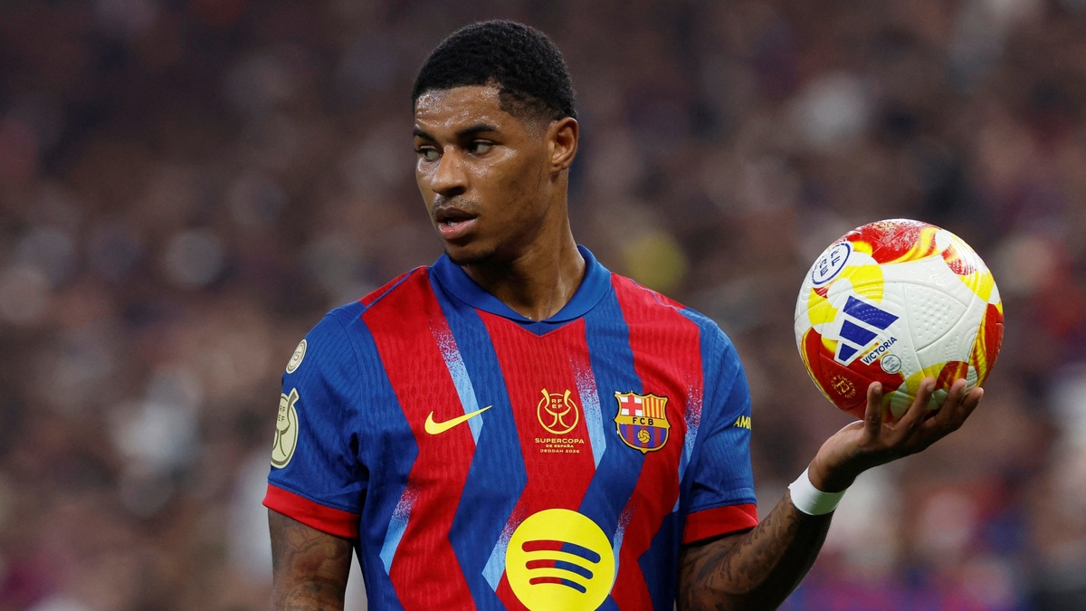 Rashford hết cửa trở lại, Man United bất ngờ chi&ecirc;u mộ th&agrave;nh c&ocirc;ng 'đ&aacute; tảng' Barca với gi&aacute; 0 đồng?