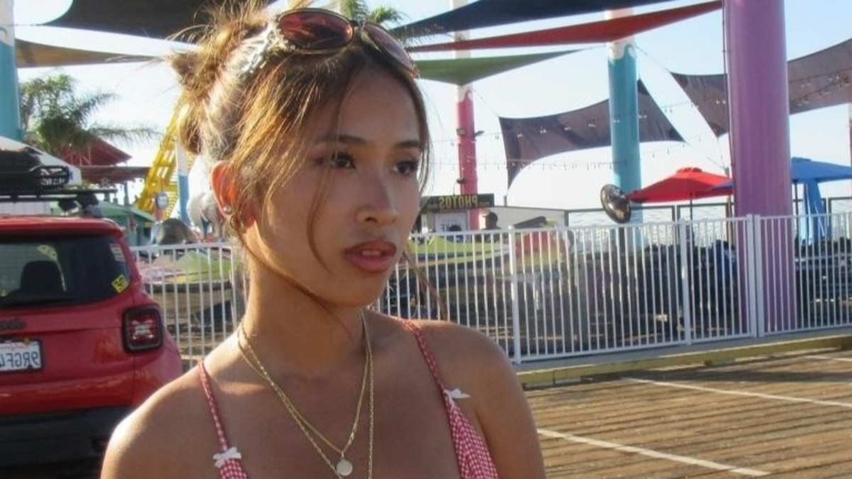 Nữ ngưá»i máș«u qua Äá»i á» tuá»i 19 - GiáșŁi trĂ