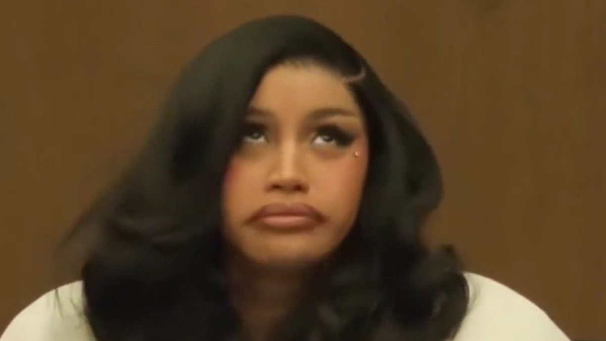 Loạt ảnh chế hài hước tại tòa xuất hiện trong album của Cardi B | Znews.vn