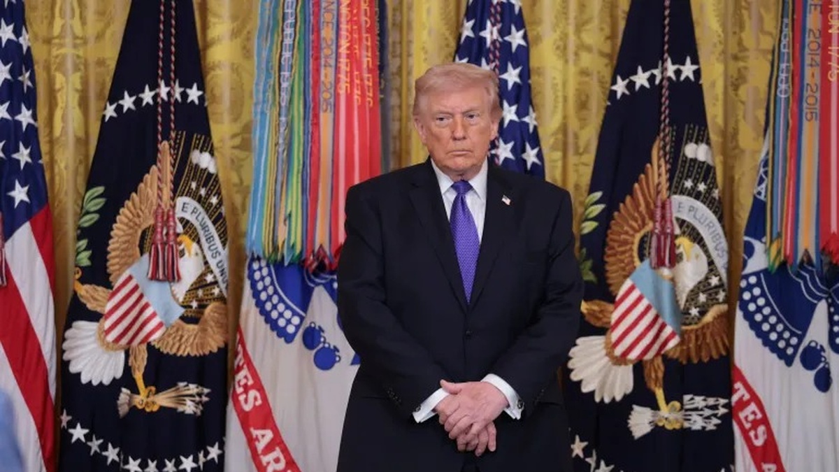 Ông Trump lúng túng | Znews.vn