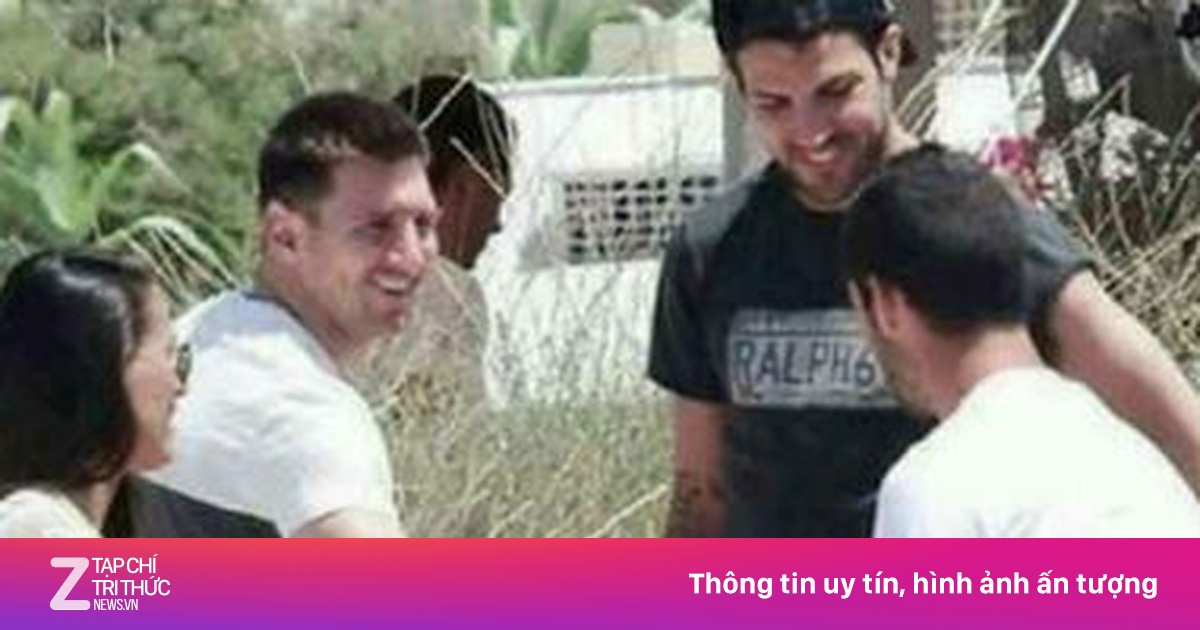 Gặp cầu thủ đặt tên mình cho chó, Messi cười tươi - Hậu trường - ZNEWS.VN