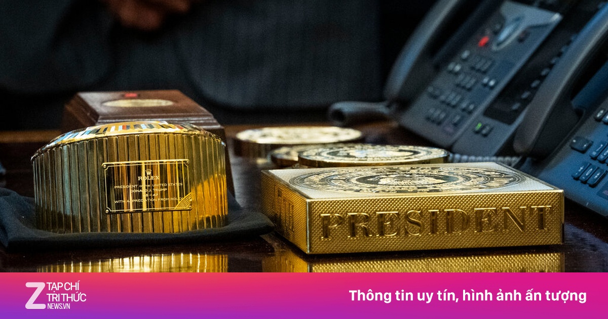 Cận cảnh quà tặng xa xỉ bằng vàng của ông Trump