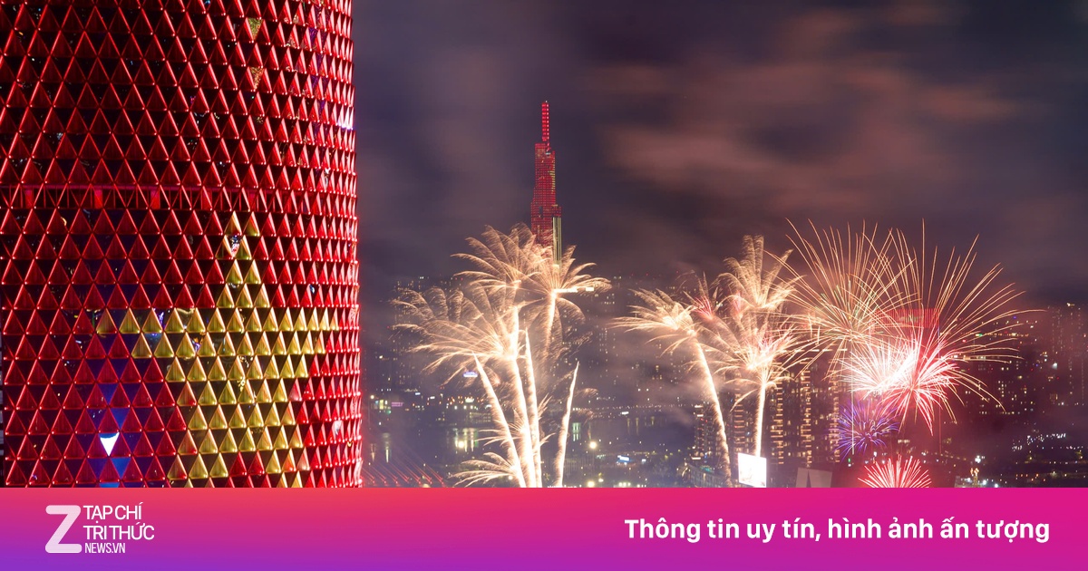 Pháo hoa ôm trọn bầu trời TP.HCM đêm 30/4