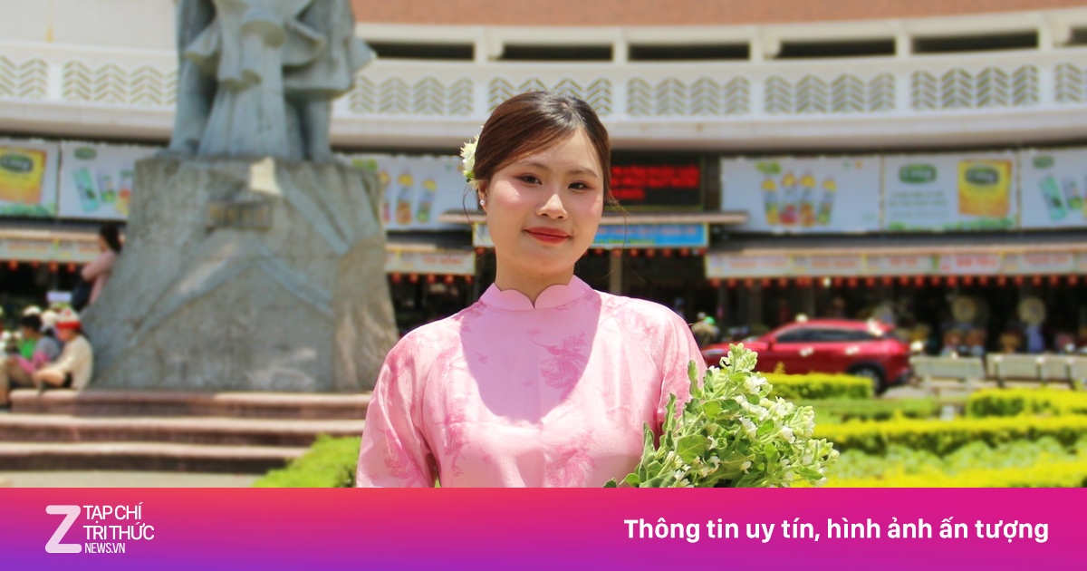 Du khách mang dư âm lễ diễu binh ở TP.HCM đến Đà Lạt