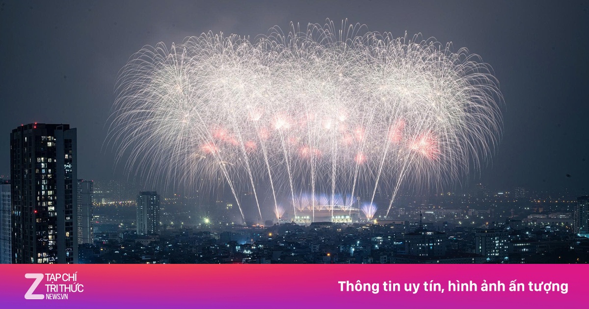 Mãn nhãn màn pháo hoa chào mừng thành công Đại hội Đảng XIV