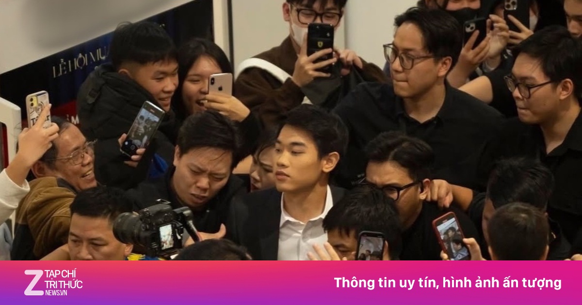 'Biển' fan vây kín Đình Bắc