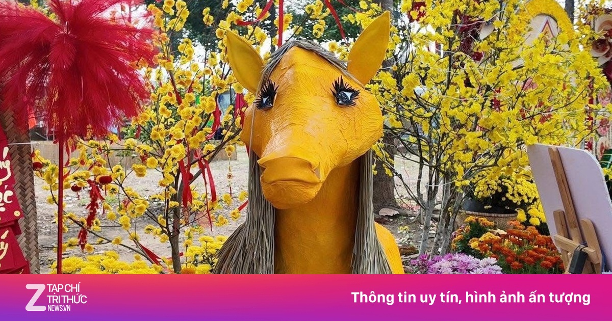Linh vật ngựa 'nối mi, tóc bạch kim' ở miền Tây bị chê