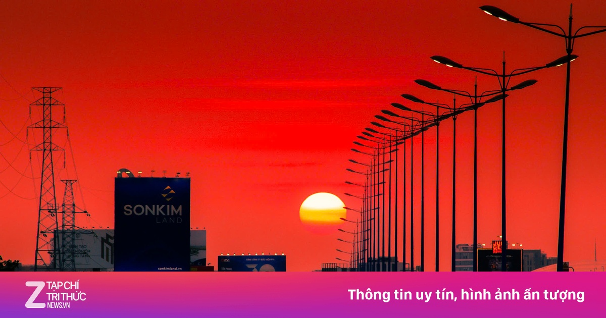 Cảnh tượng choáng ngợp: Hoàng hôn rực rỡ trên cầu Sài Gòn sau dòng xe tấp nập