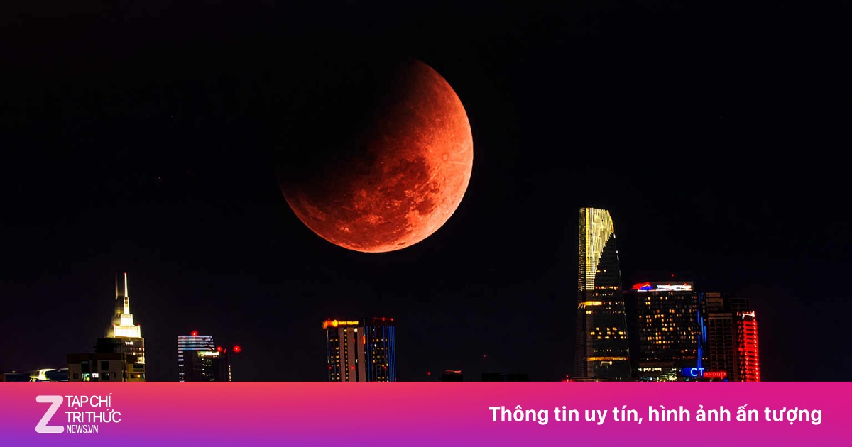 Ngắm 'trăng máu' siêu thực khắp Việt Nam