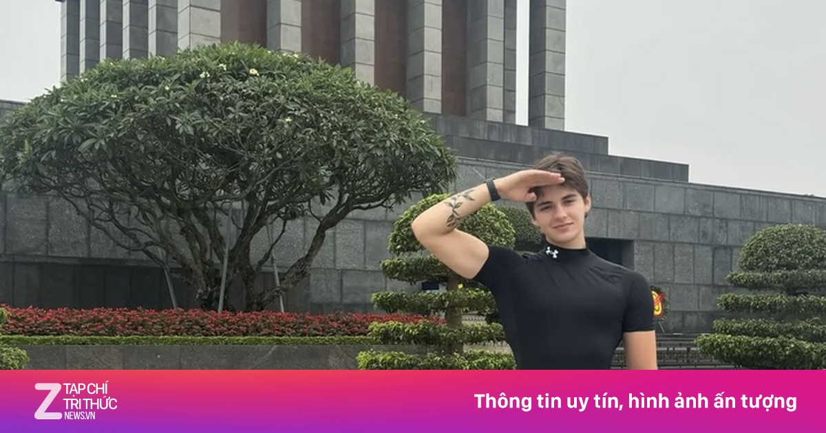 Bức ảnh chàng trai Pháp chụp ở Lăng Bác sau 13 năm gây sốt