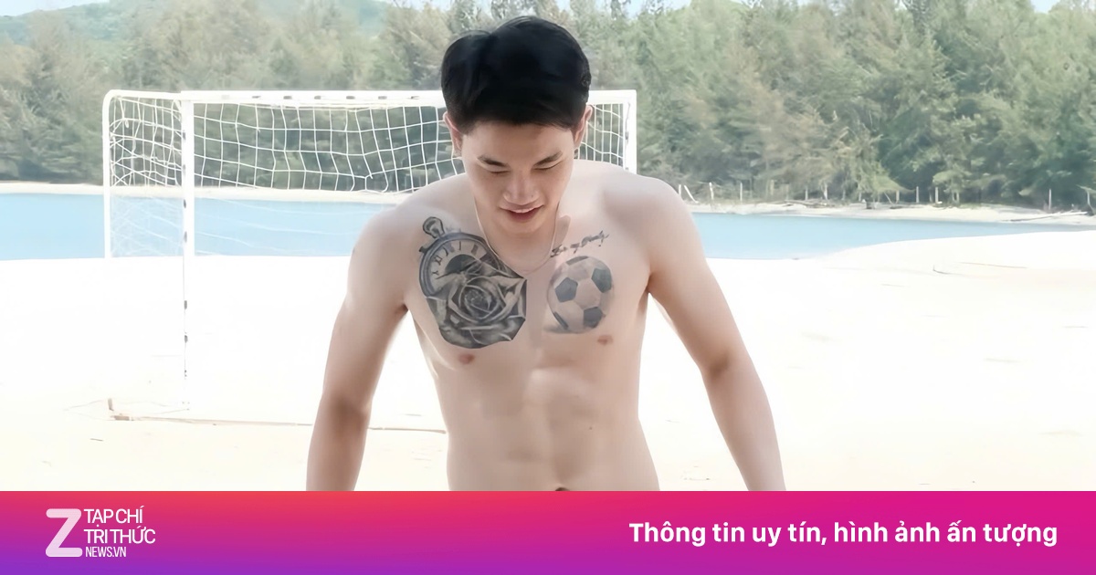 Đình Bắc khoe cơ bụng 6 múi