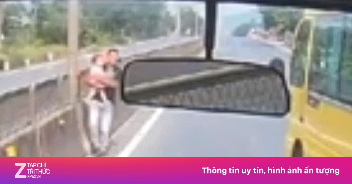 Tài xế xe tải dũng cảm lao ra quốc lộ cứu cháu bé ở Huế, được biểu dương