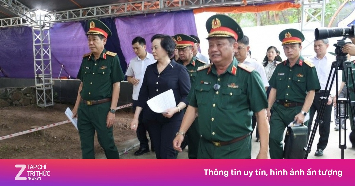 Phó Thủ tướng kiểm tra việc tìm kiếm hài cốt liệt sĩ ở CV Lê Thị Riêng