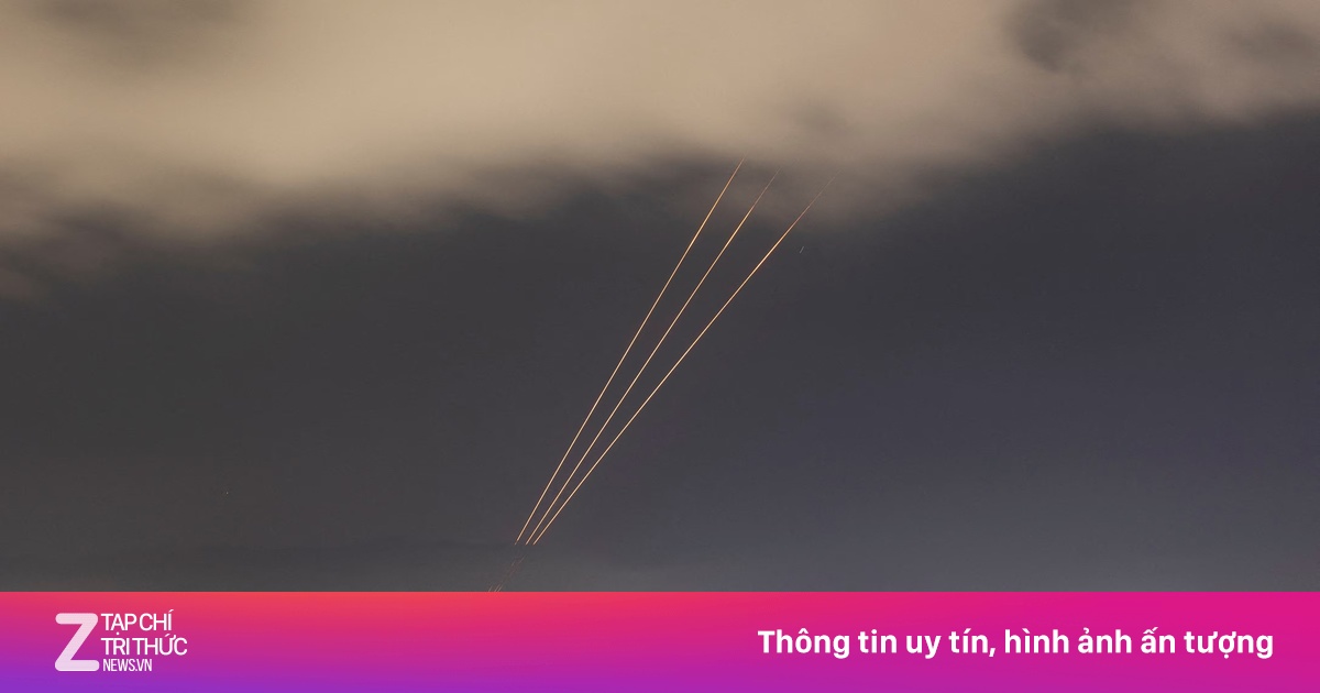 Iran phóng hơn 100 thiết bị bay không người lái vào Israel
