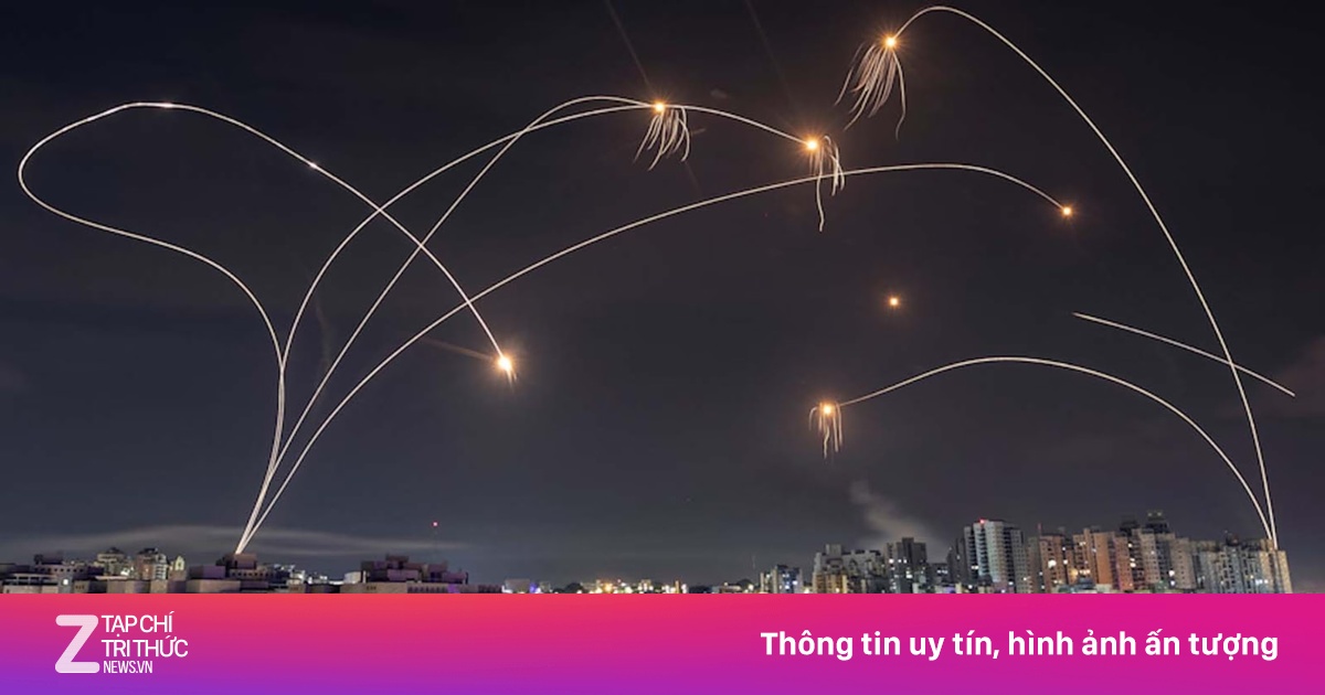 Lá chắn phòng không Israel chao đảo trước 'bão tên lửa' từ Iran