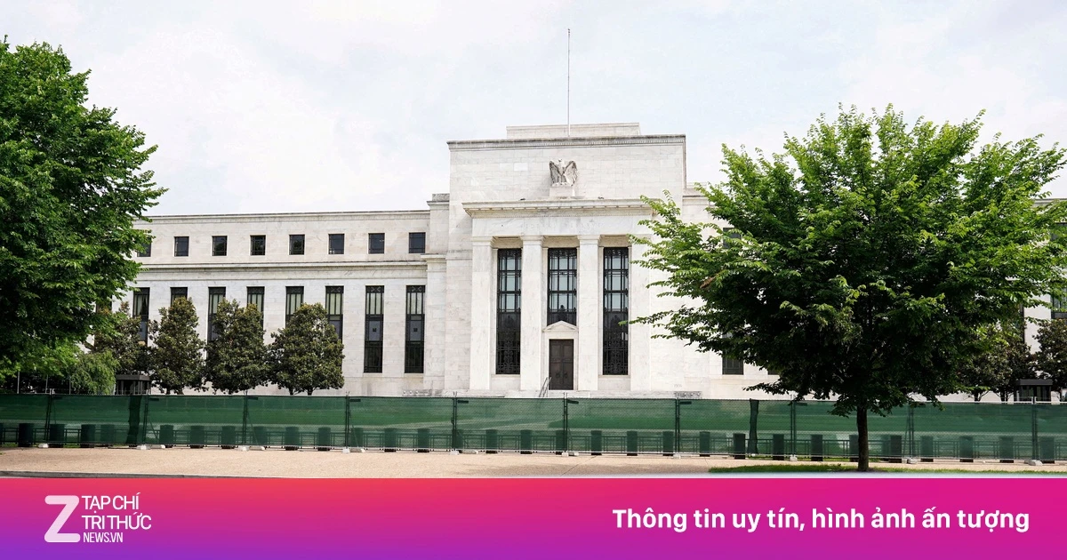 Ông Trump gọi Powell là 'đồ ngốc', cáo buộc Fed chi sai luật