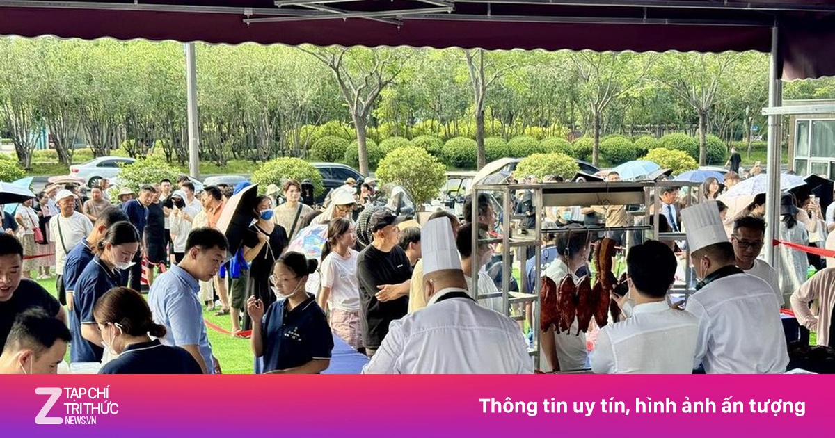 Khách sạn hạng sang Trung Quốc sống nhờ bán đồ ăn vỉa hè