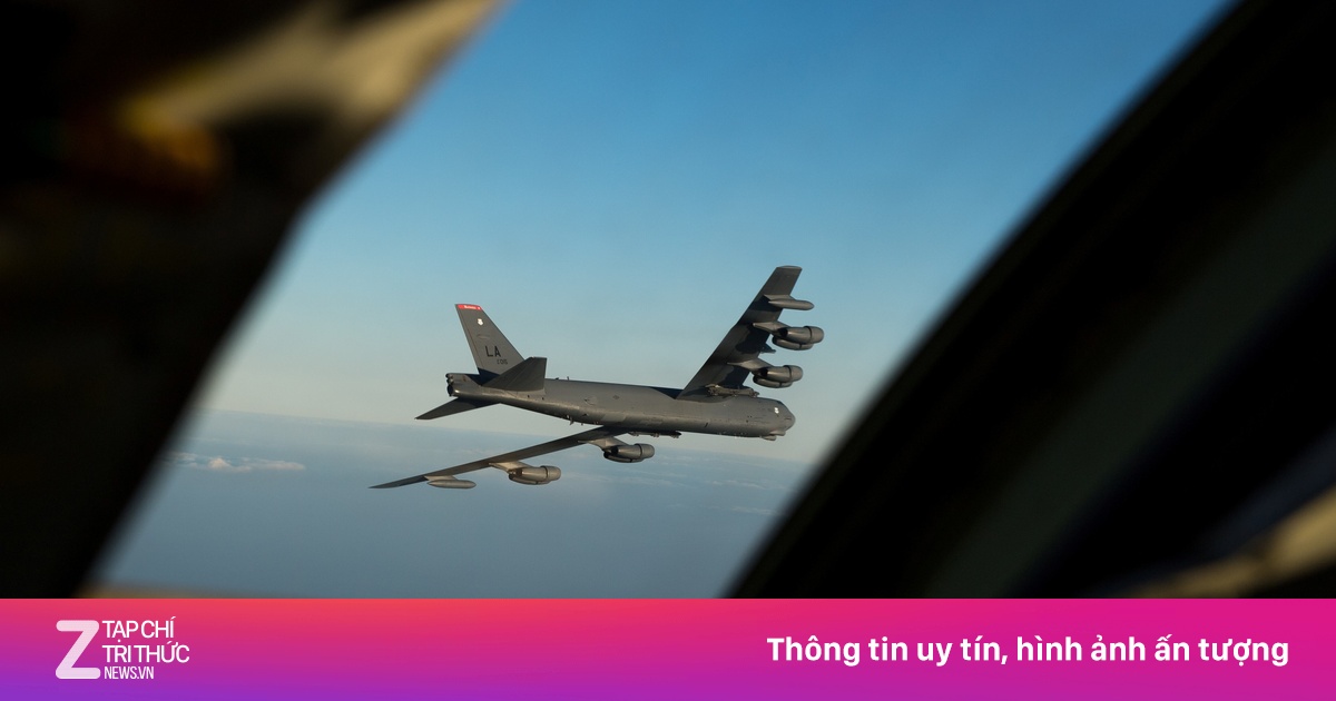 Máy bay B-52 của Mỹ suýt va chạm kép chỉ trong vài phút