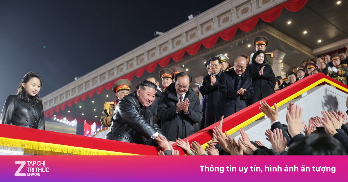 Con gái ông Kim Jong Un gây chú ý tại lễ duyệt binh đêm ở Triều Tiên