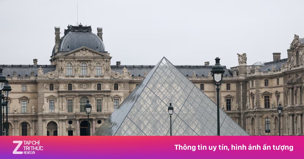 Bảo tàng Louvre bị trộm giữa ban ngày, mất nhiều trang sức