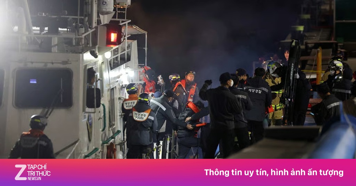 Phà Hàn Quốc mắc cạn vì người lái mải dùng điện thoại