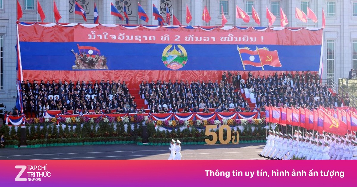 Lễ diễu binh, diễu hành chào mừng 50 năm Quốc khánh Lào