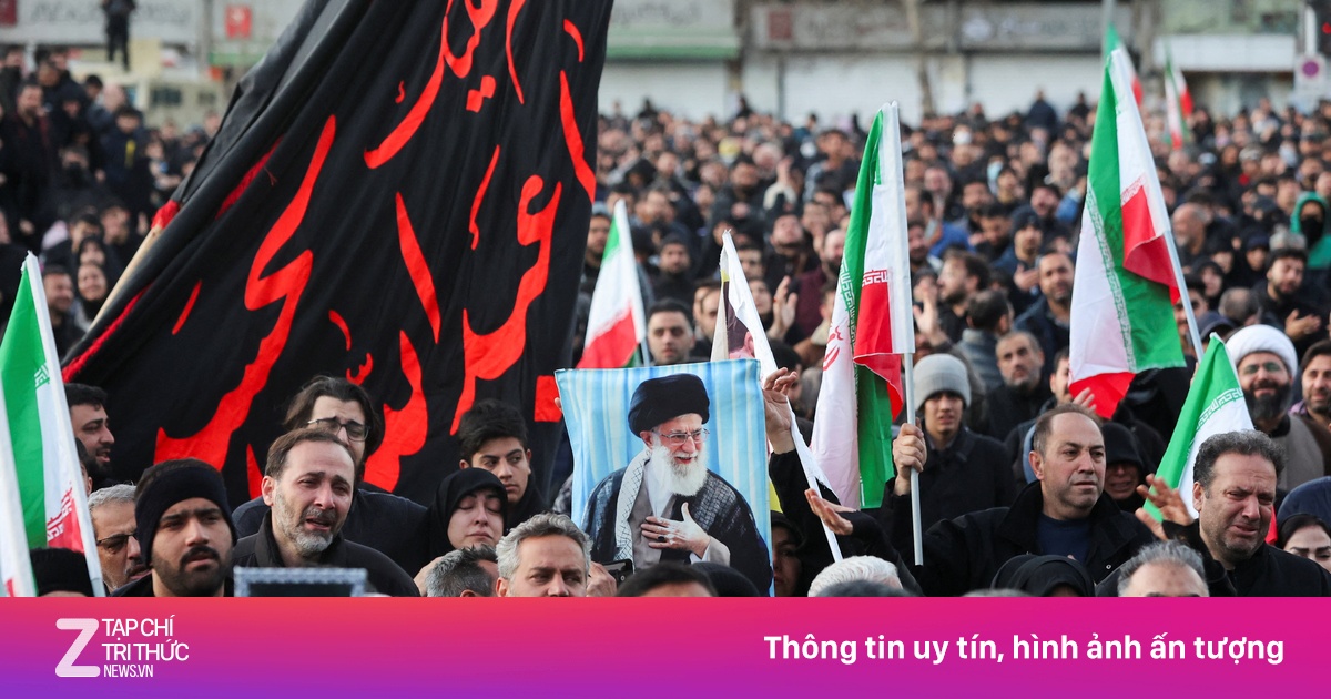 Người Iran khóc thương lãnh tụ, hô vang 'Đả đảo Mỹ, Israel'