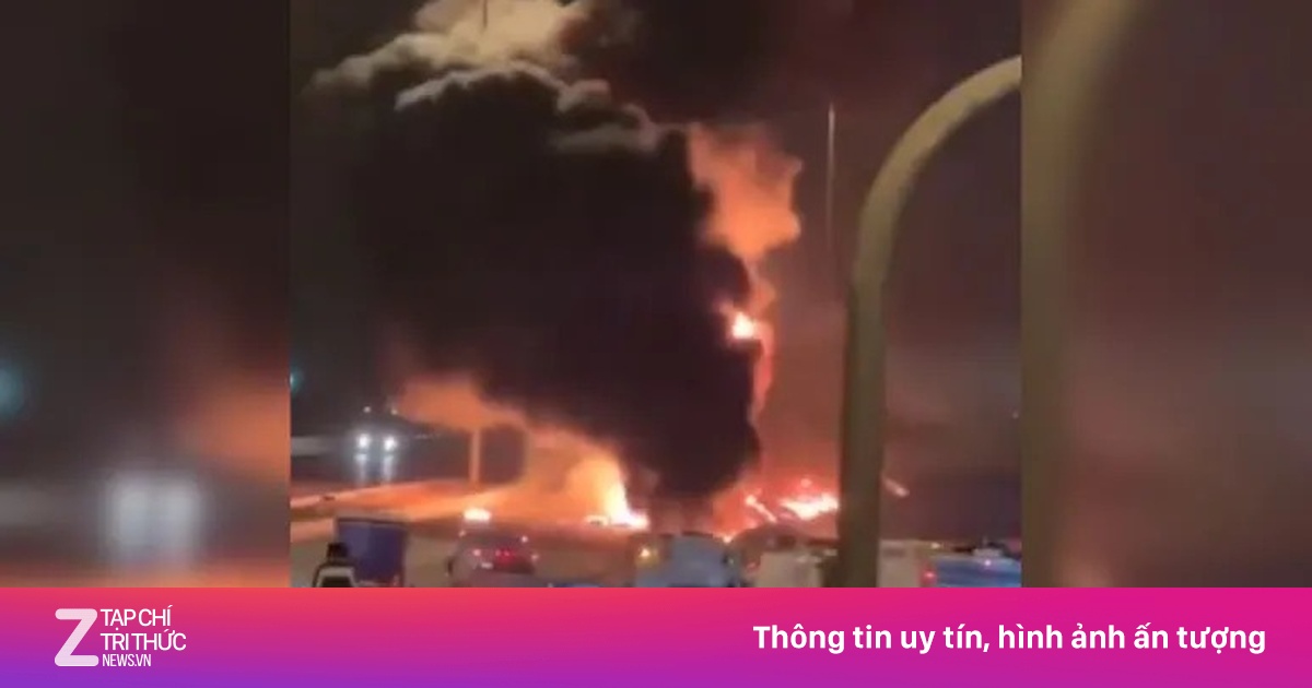 Khói đen nghi ngút tại Đại sứ quán Mỹ sau vụ tấn công UAV ở Trung Đông