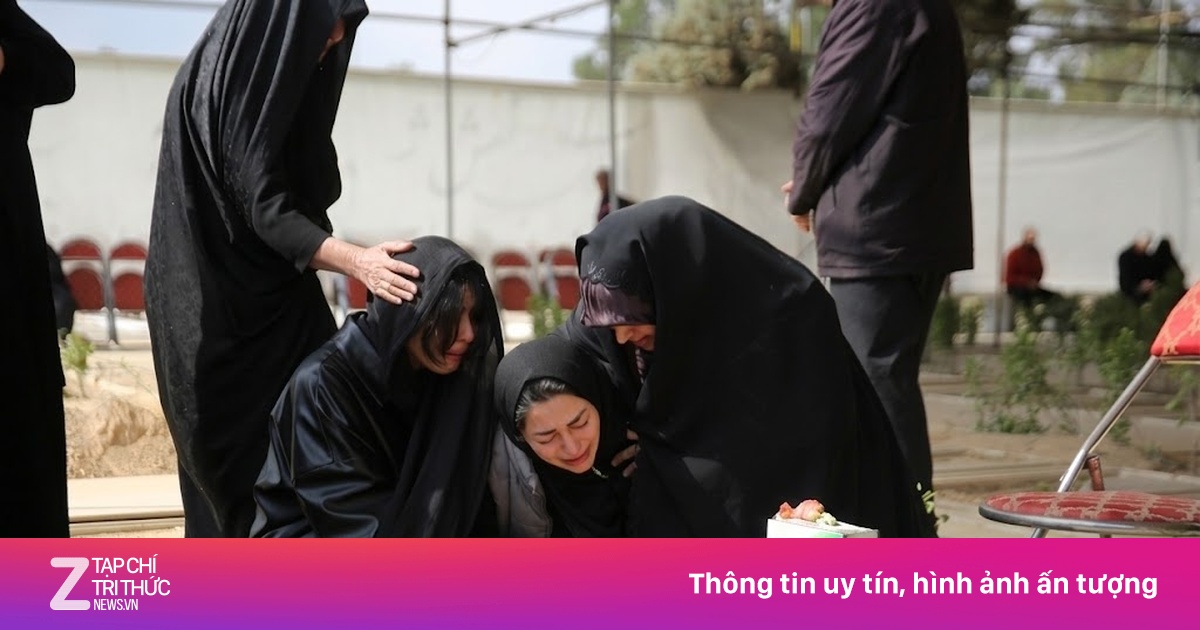 Hàng trăm người Iran tiễn biệt nạn nhân không kích Mỹ-Israel trong bầu không khí tang thương