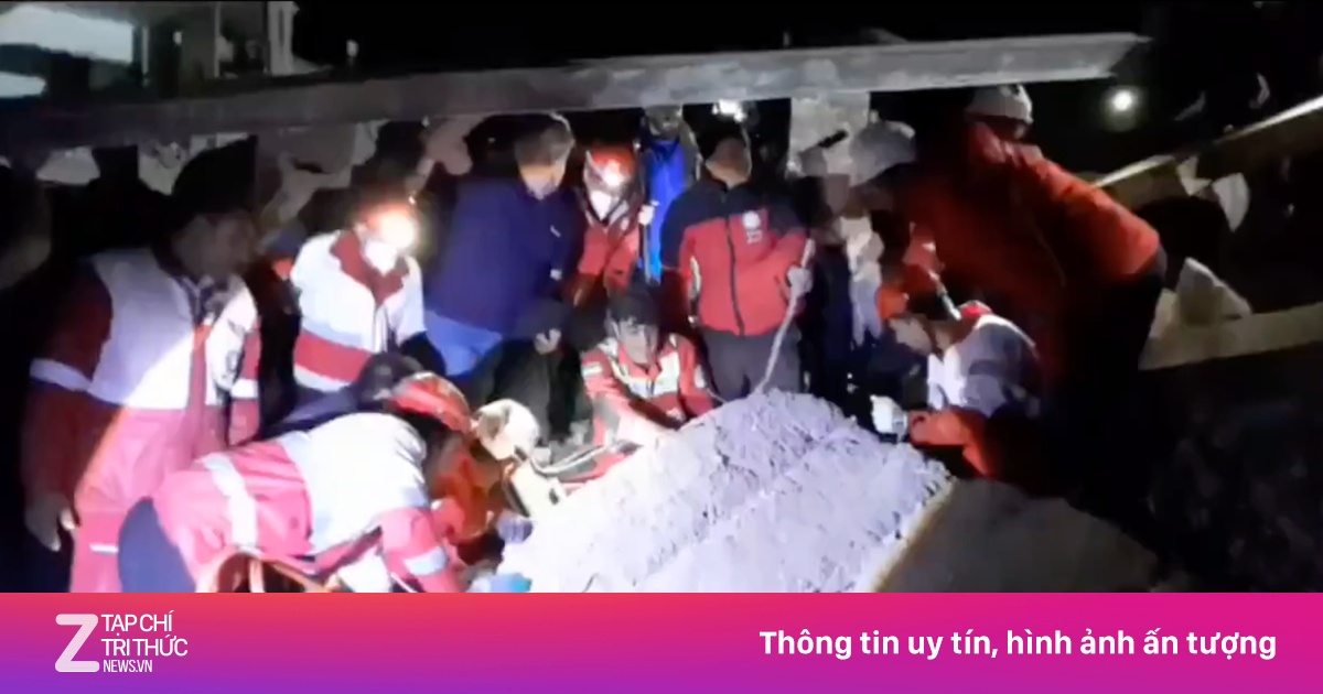 Video ghi lại cảnh chạy đua cứu nạn sau vụ không kích tại tỉnh Tây Azerbaijan, Iran