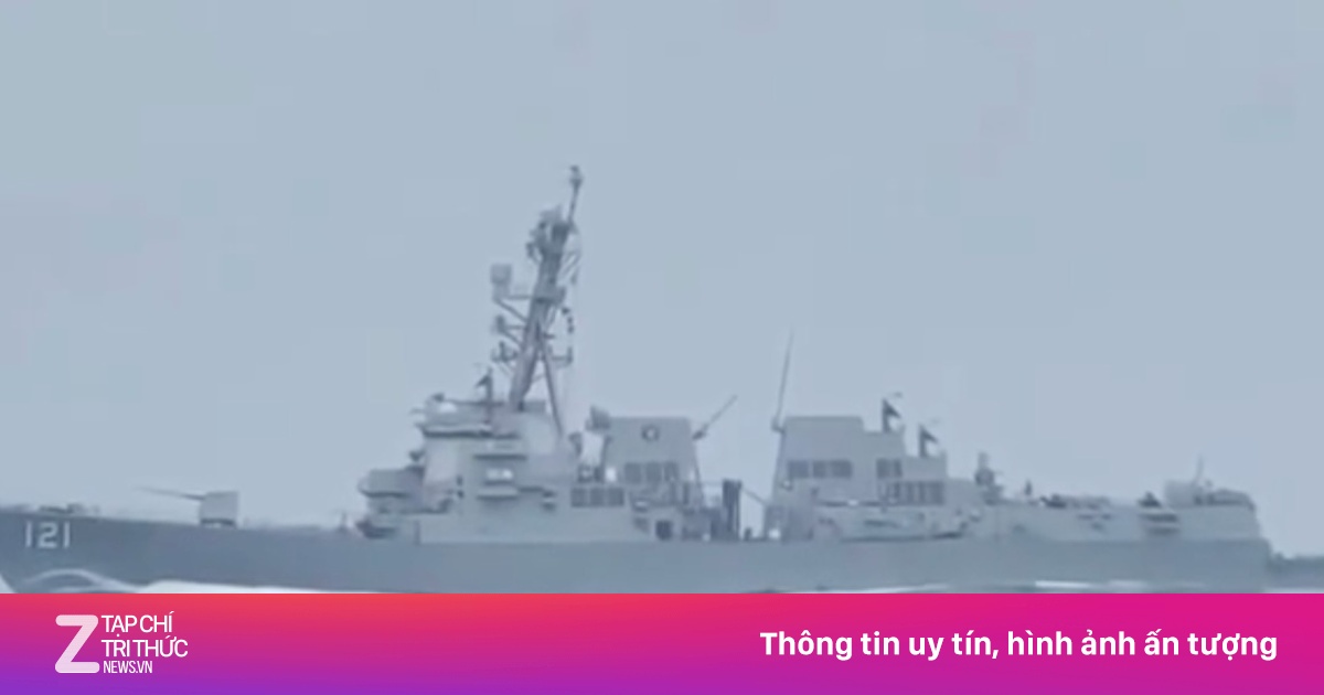 Iran công khai cảnh hải quân ngăn chặn tàu chiến Mỹ tại eo biển Hormuz