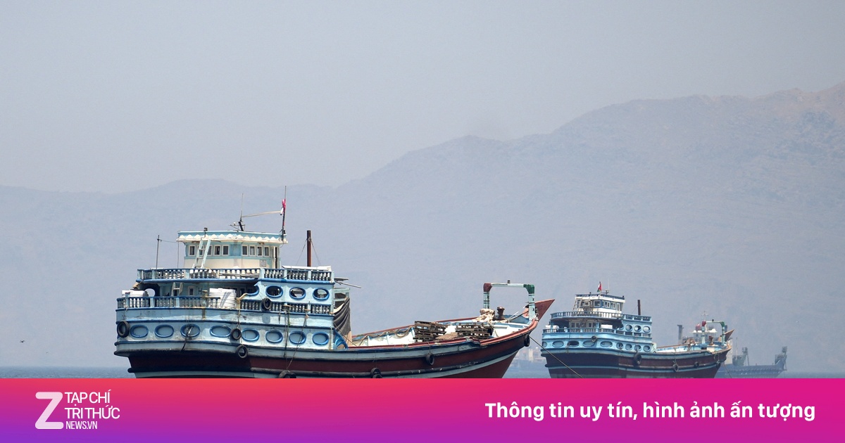 Tổng thống Trump tuyên bố giải cứu tàu qua eo biển Hormuz