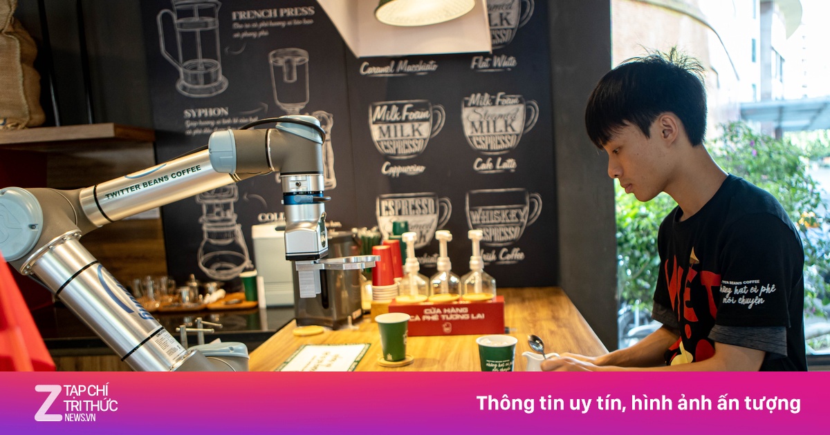 Robot pha cà phê, bưng bê ở Hà Nội