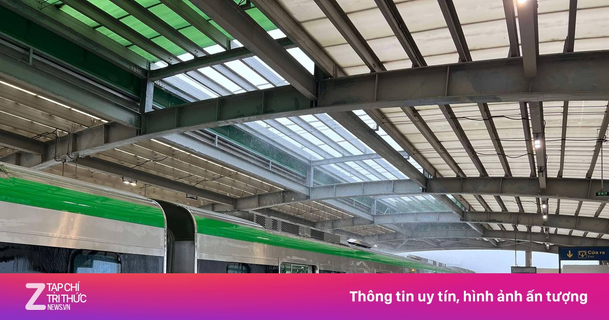 Ga tàu Cát Linh - Hà Đông dột sau mưa lớn