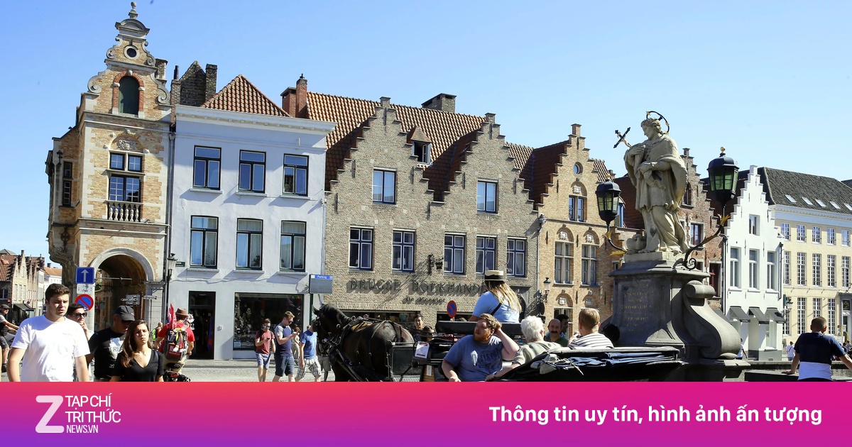 Thành phố Bỉ 'kêu cứu' vì khách trộm đá trên đường