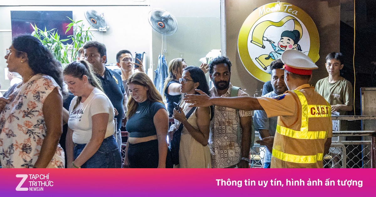 Mời hàng trăm khách Tây ra khỏi phố đường tàu Hà Nội
