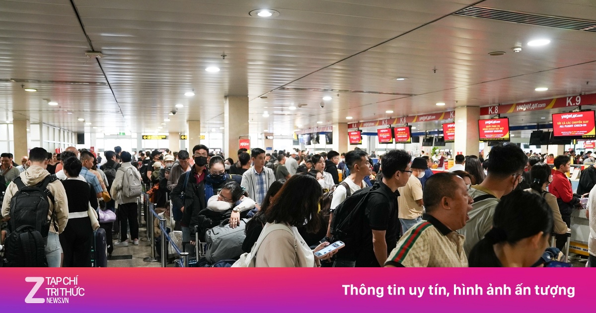 Vì sao chen chúc xếp hàng lên máy bay dù chưa tới lượt?