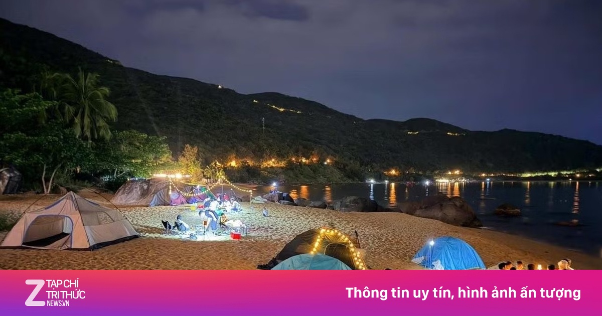 Tháo dỡ lều trại qua đêm trái phép trên bán đảo Sơn Trà