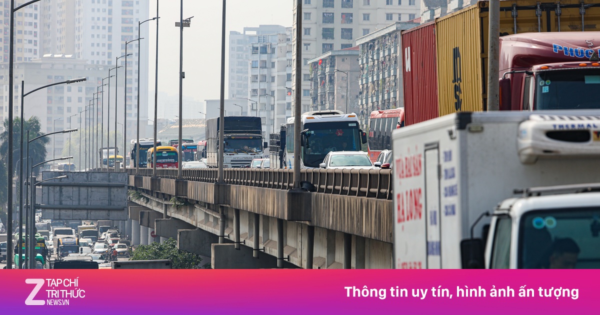 Cửa ngõ Thủ đô chật kín người dân rời thành phố về quê nghỉ lễ