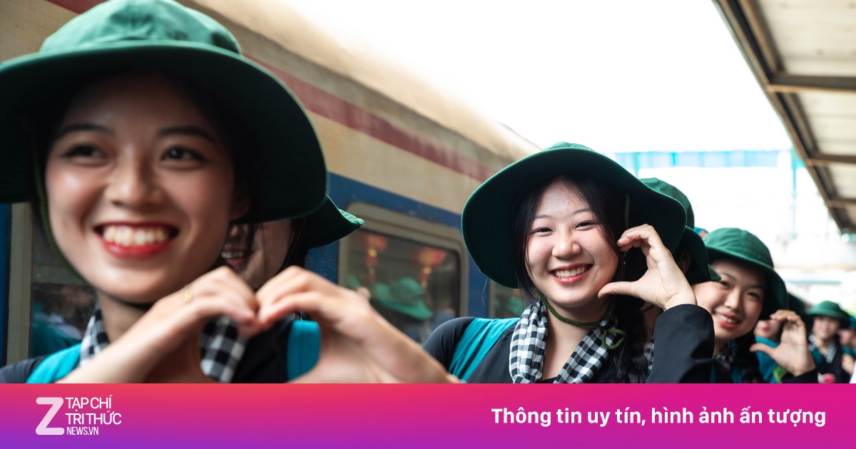 Các nữ chiến sĩ rạng rỡ đến Hà Nội tập luyện cho diễu binh ngày 2/9