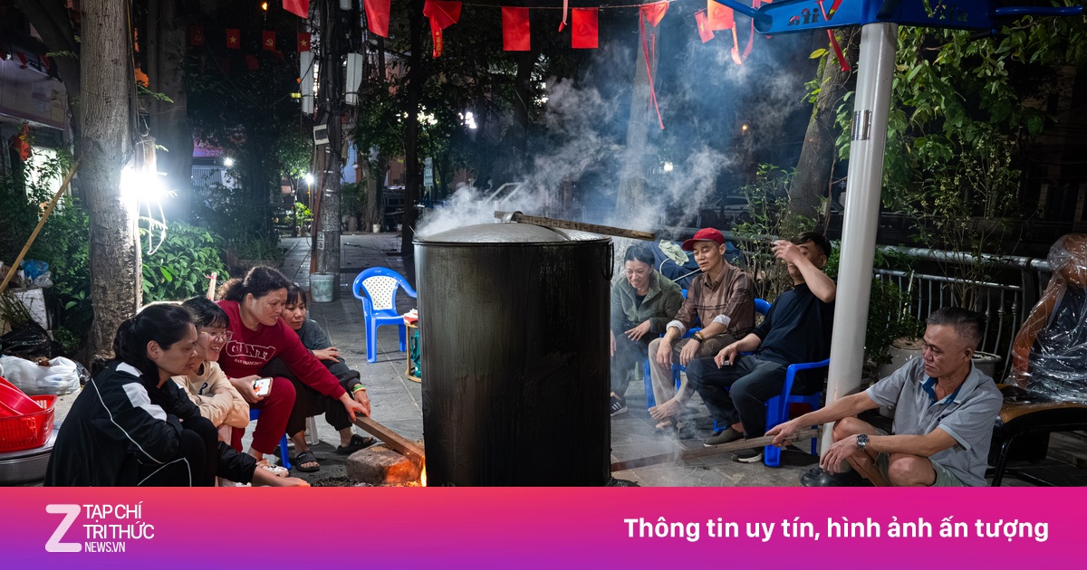 Thức Trắng Đêm Canh Nồi Bánh Chưng Tết Trên Vỉa Hè Hà Nội