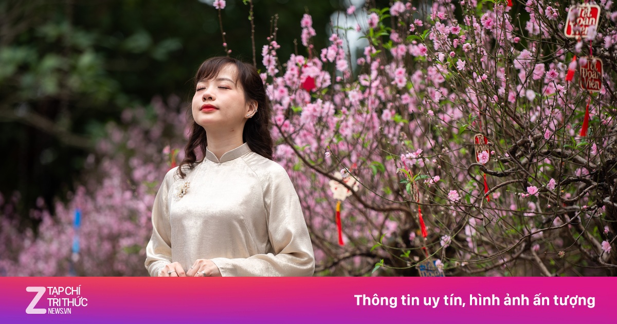 Điểm check-in hoa đào 'hot' bậc nhất Hà Nội