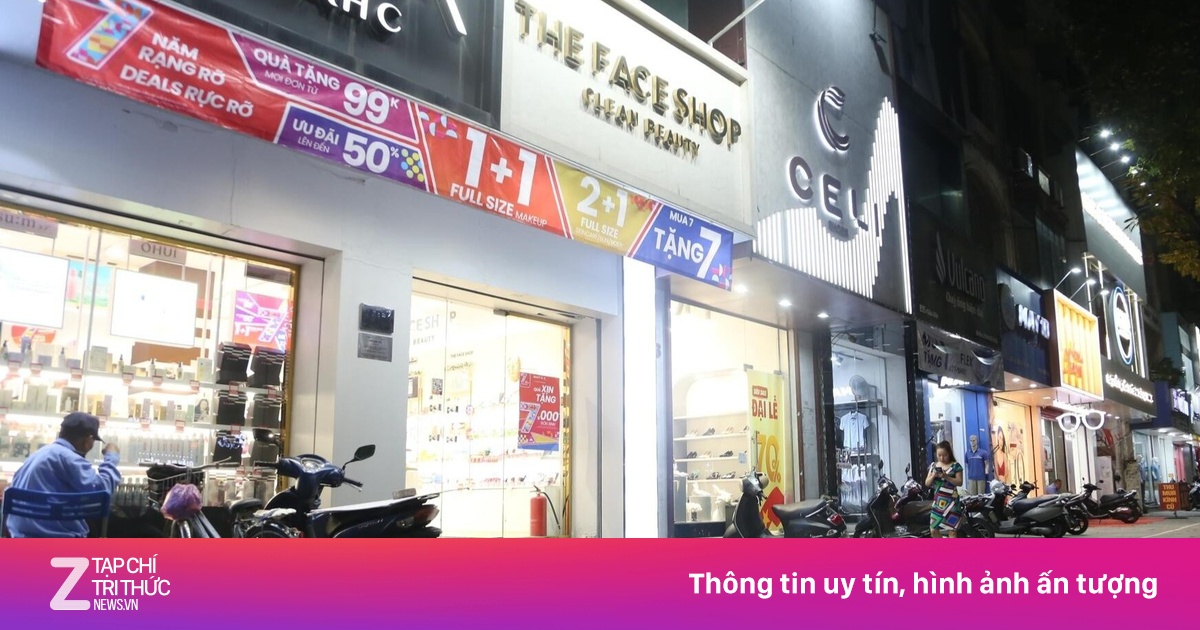 Khuyến mại mua 1 tặng 1, phố thời trang Hà Nội vẫn buồn thiu sát 20/10