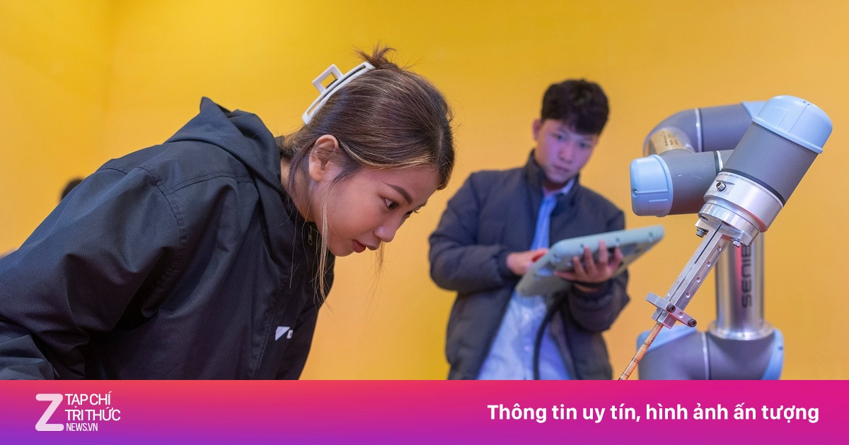 Tương tác hỏi đáp với 'Cụ Rùa AI' tại Hội sách Hà Nội 2025