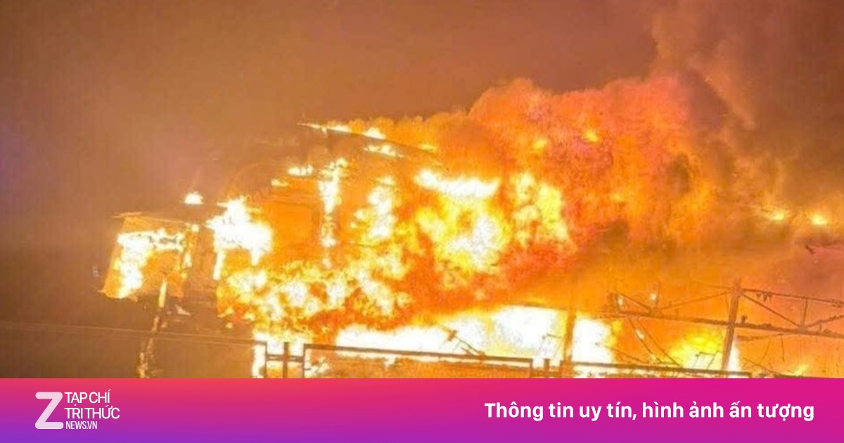 Xe giường nằm cháy trên cao tốc Bắc Nam, 1 hành khách tử vong