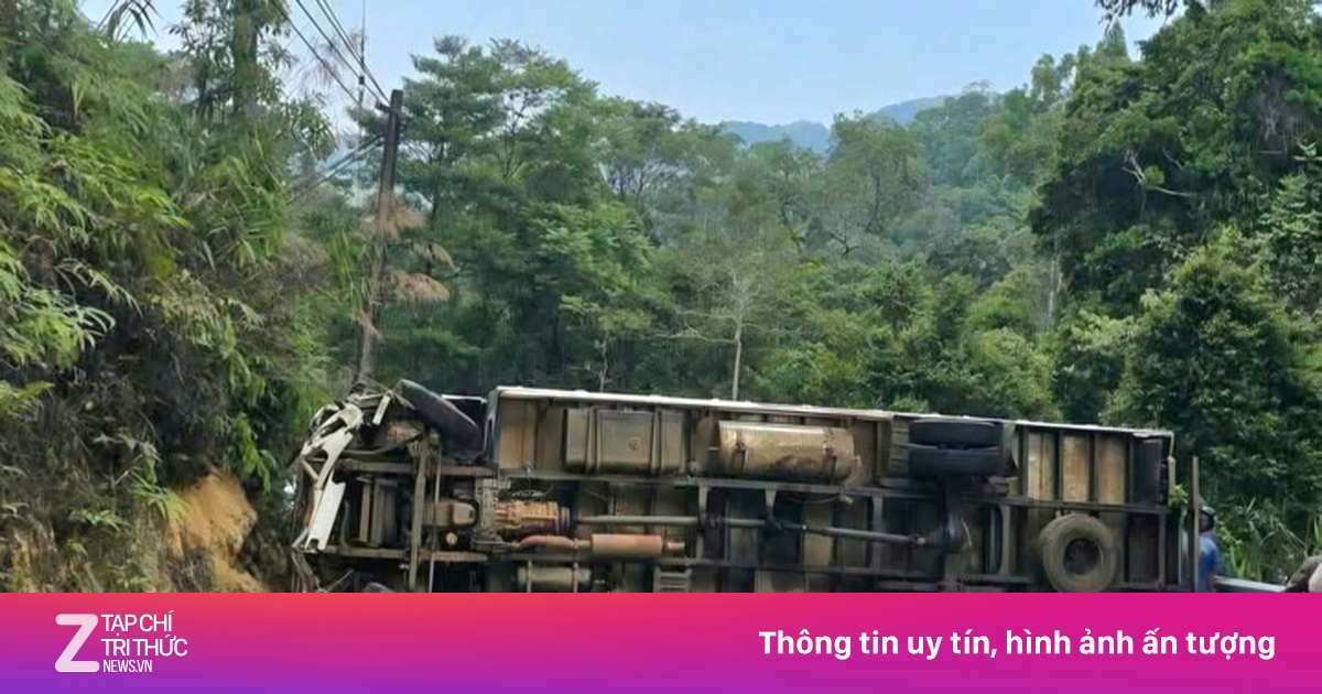 Xe Tải Lật Chắn Ngang Đường Đèo B40, Giao Thông Lâm Đồng Tê Liệt Nhiều Giờ
